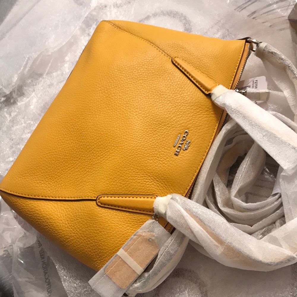 Authentic COACH pebbled leather mini Crossbody - Picture 8 of 8